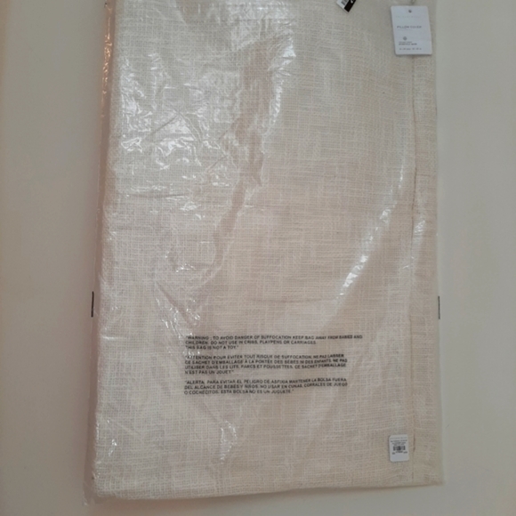 Pottery Barn All is Bright Embroidered Lumbar Pillow Cover 16" x 26" - Picture 4 of 12